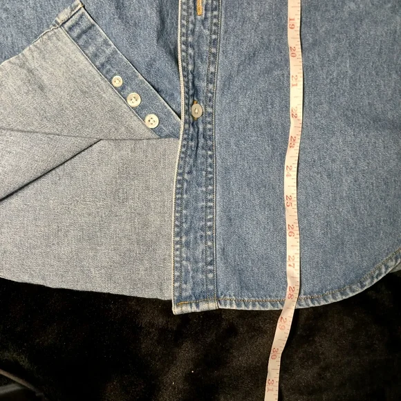 Disney Store Denim Button Up Shirt M Winnie The Pooh Tigger Eor Owl Piglet - Picture 11 of 12